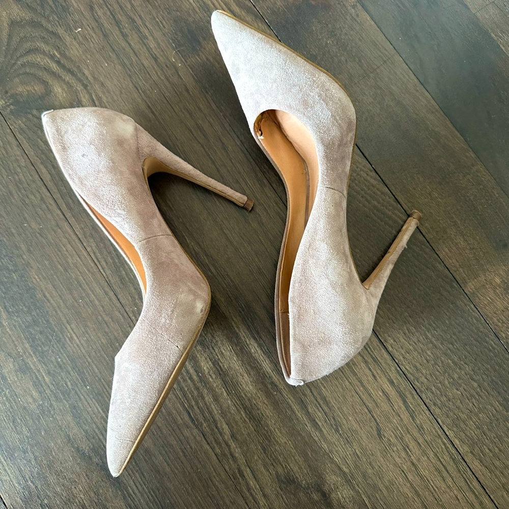 Steve Madden Sand Suede Pump